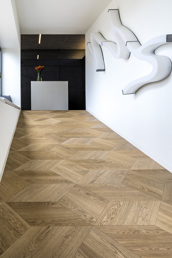 TRAPA Tafelboden Raute Eiche naturell gebürstet Lugano - Privathaus, AT