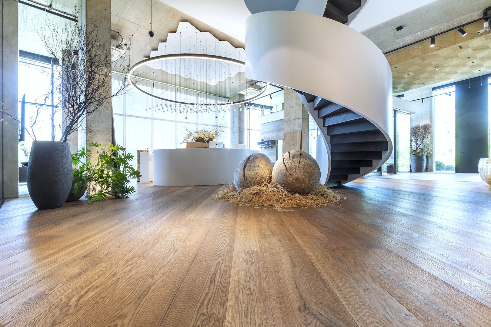 TRAPA Treppenwinkel Terra Eiche naturell gebürstet Romano, - Schauraum FIALA Josko Partner s.r.o., Prag