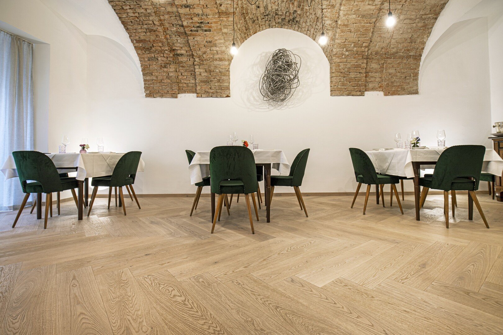 TRAPA Spina Angolo Rovere naturelle spazzolato Lugano – Hotel Goldener Hirsch, AT