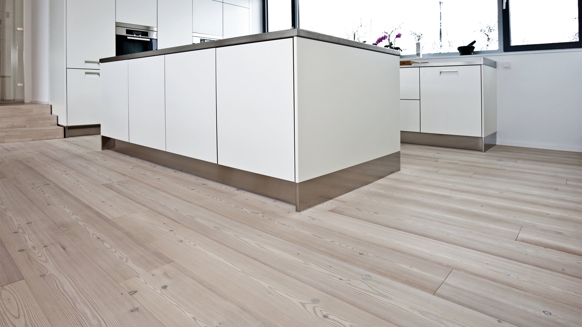 TRAPA Plank floor 
Larch knotty brushed Bregenz