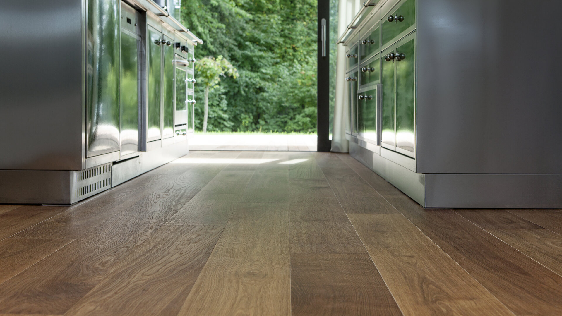 TRAPA Plank floor 
Bog-look oak placid brushed natural