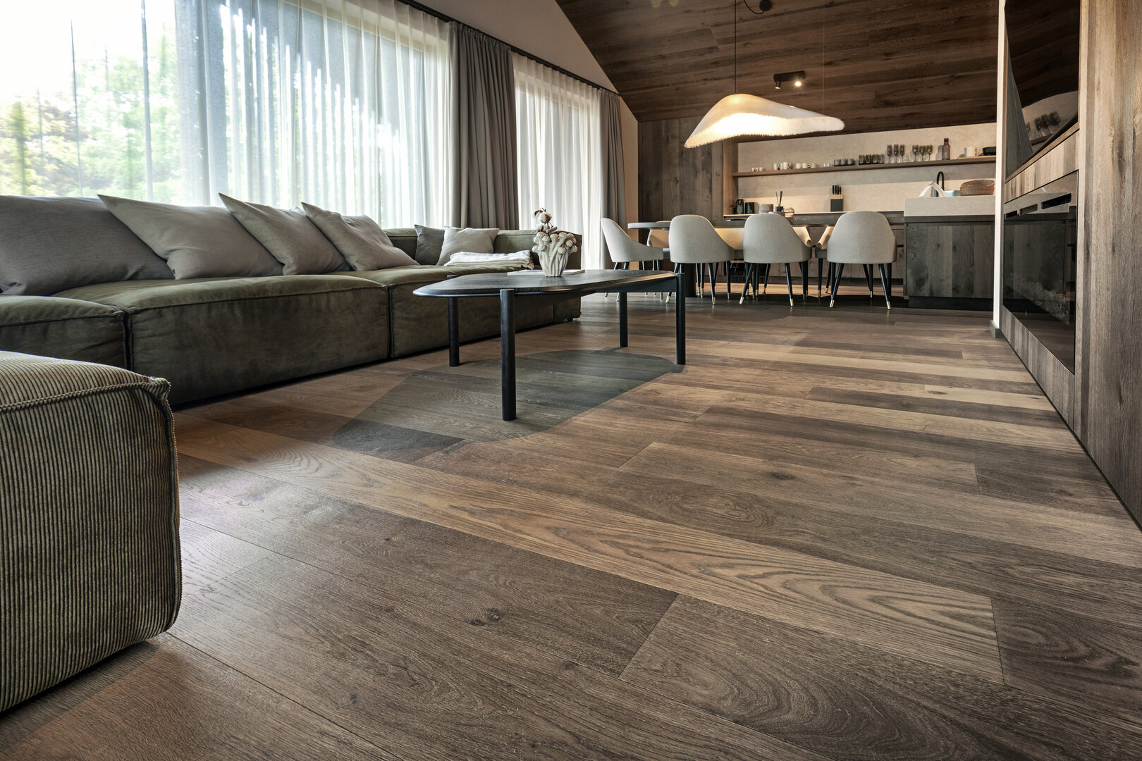 TRAPA Plank floor
Bog-look oak traditional brushed Ancona